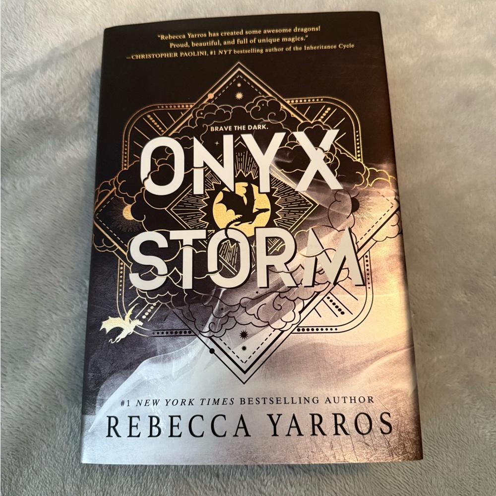 Onyx Storm by - Black and White Edition